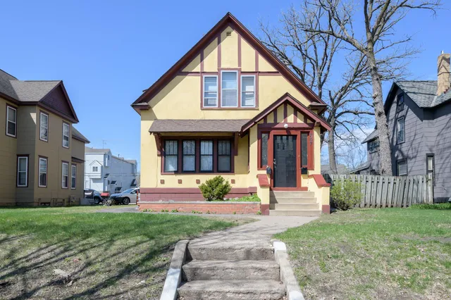 $209,900 | 707 6th Avenue South, St. Cloud, MN 56301