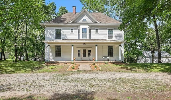 $375,000 | 405 5th Street, Camden Point, MO 64018
