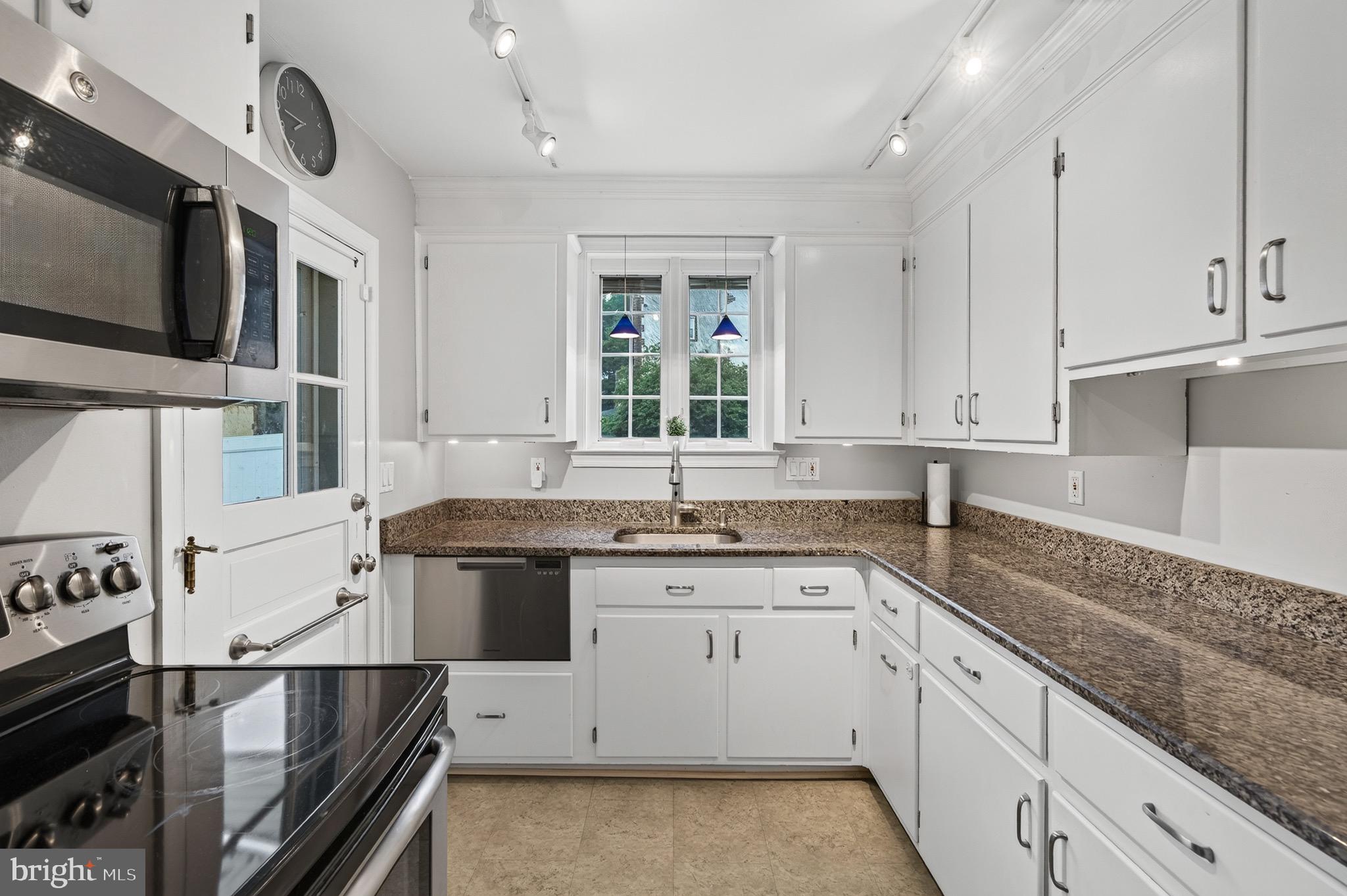 208 Stanton Road Havertown, PA 19083 - Photo 15 of 40