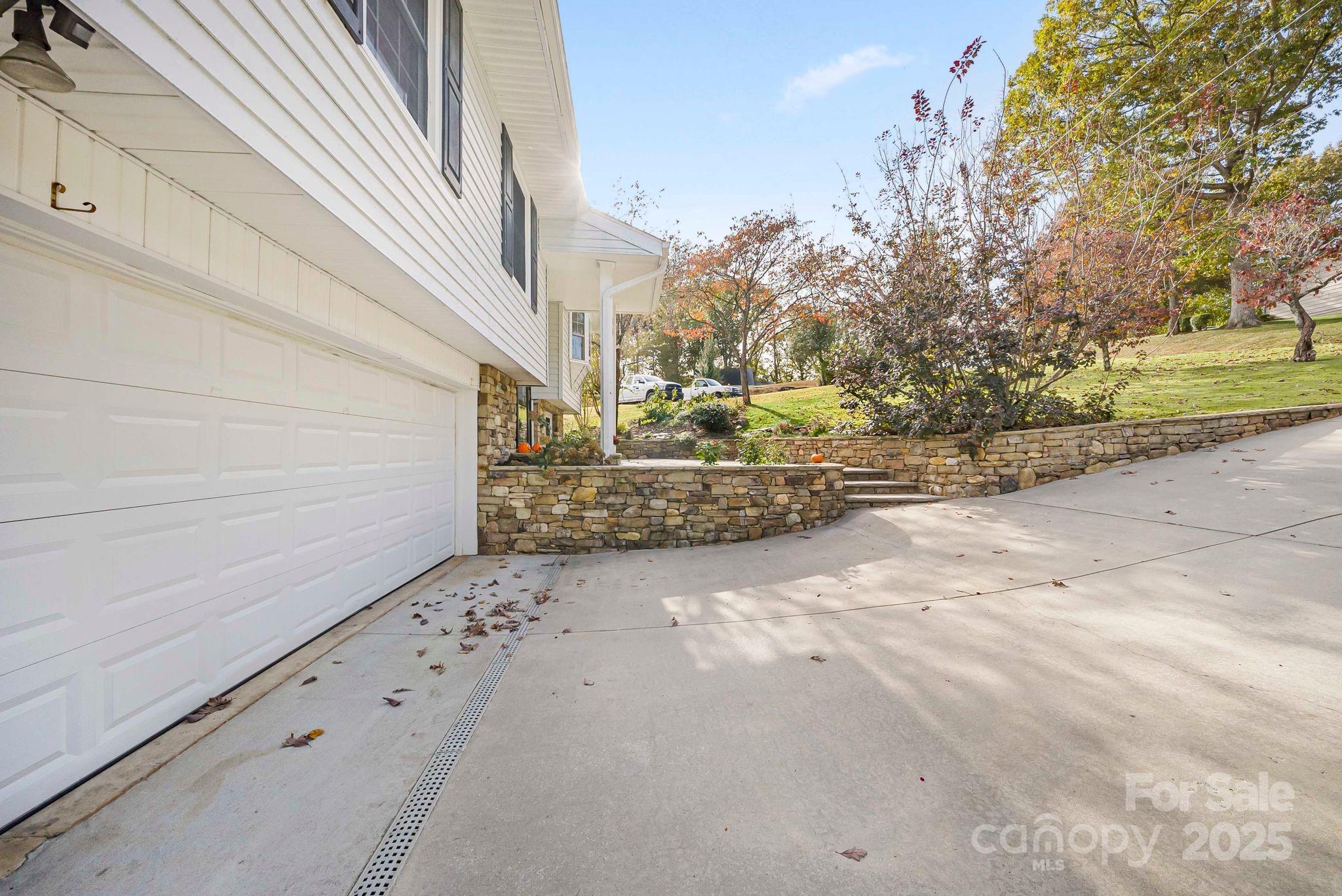 16 Woodfield Road Arden, NC 28704 - Photo 36 of 41 a view of a pathway of a building