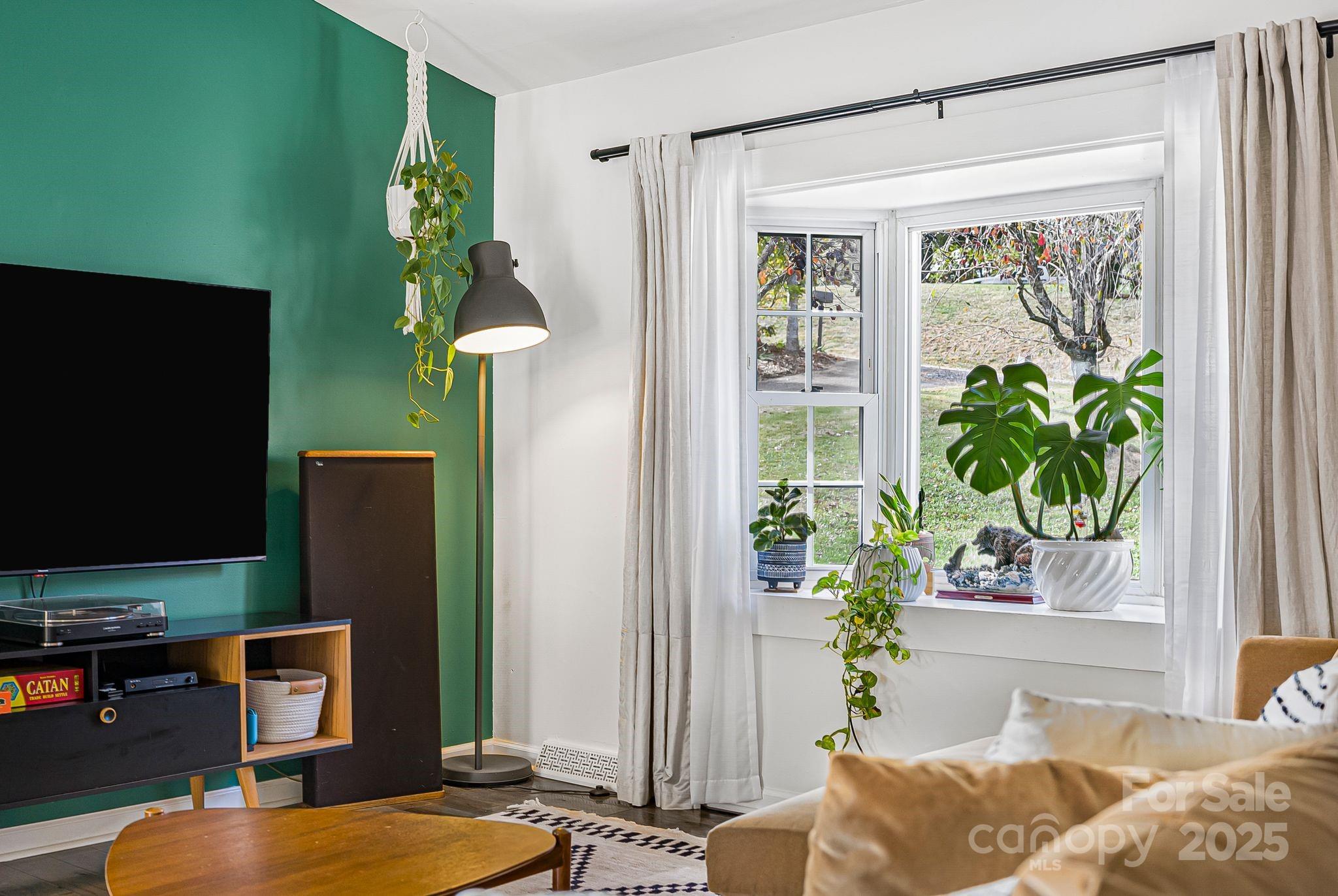 16 Woodfield Road Arden, NC 28704 - Photo 5 of 41 a living room with furniture and a flat screen tv