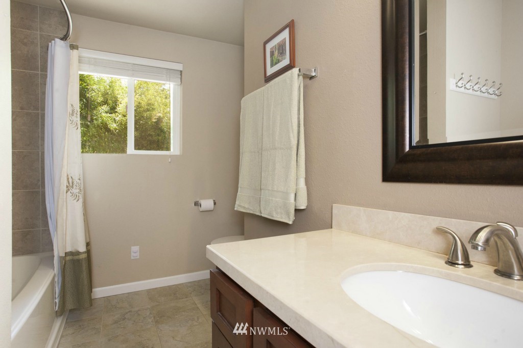 16649 Simonds Road Northeast Kenmore, WA 98028 - Photo 11 of 17