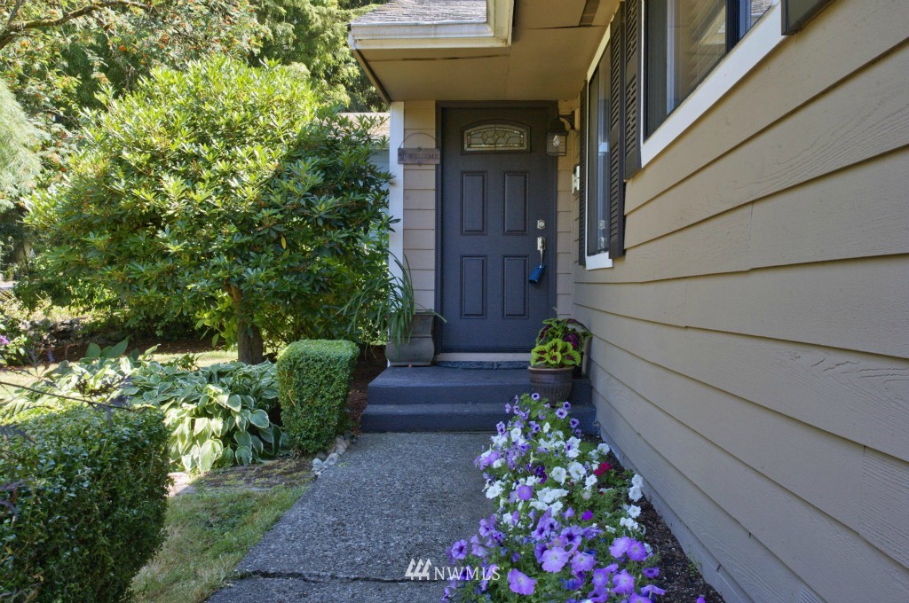 16649 Simonds Road Northeast Kenmore, WA 98028 - Photo 3 of 17