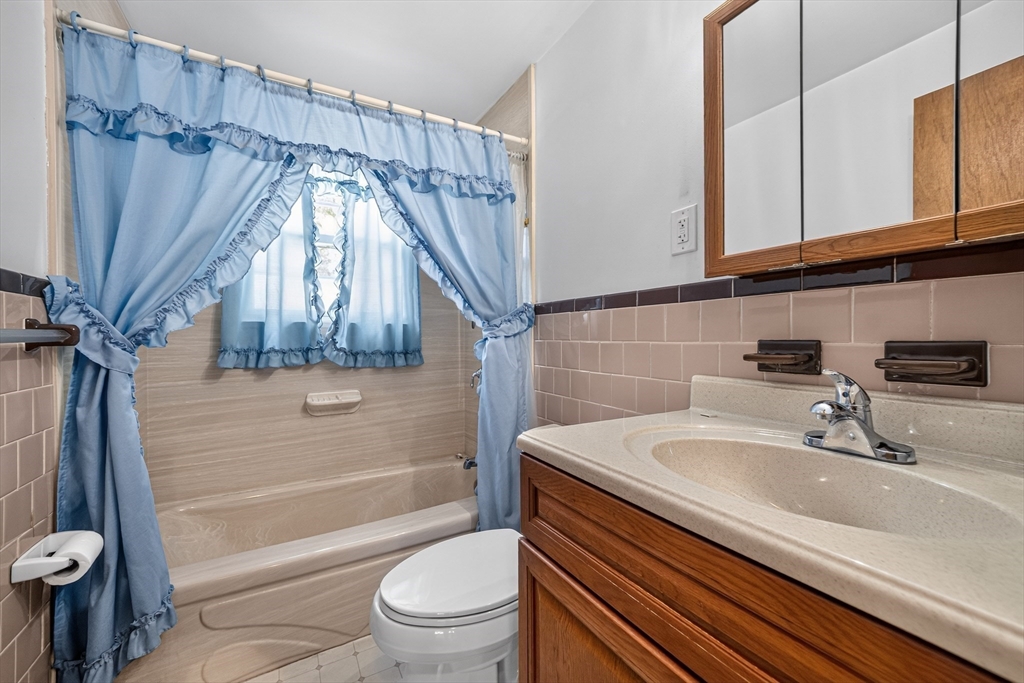 1 Ridgeway Avenue Billerica, MA 01821 - Photo 16 of 30 Gallery Image 16