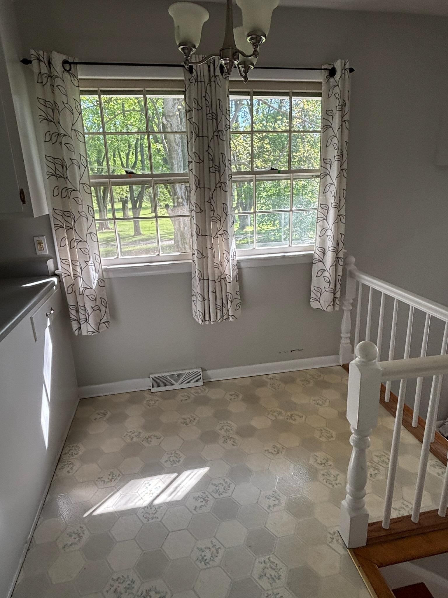 364 Ridge Circle Waynesboro, VA 22980 - Photo 6 of 7 Gallery Image 6