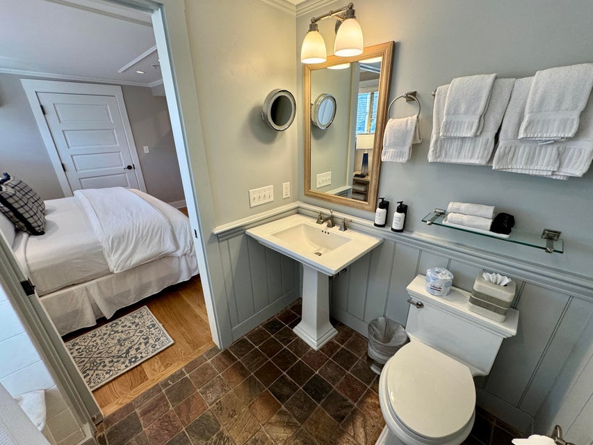 38 North Water Street, Unit R2 Edgartown, MA 02539 - Photo 23 of 38