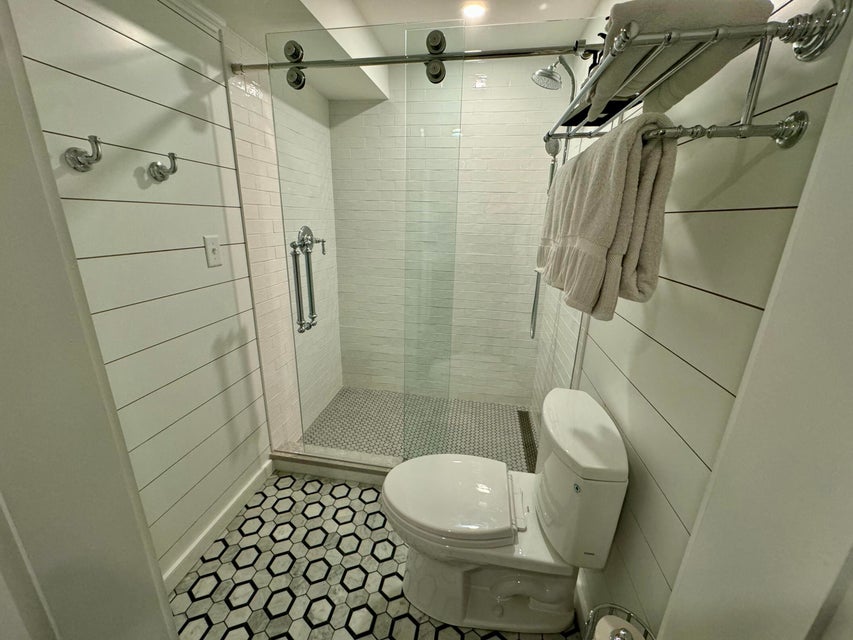 38 North Water Street, Unit R2 Edgartown, MA 02539 - Photo 32 of 38 Luxury bath with coastal accents