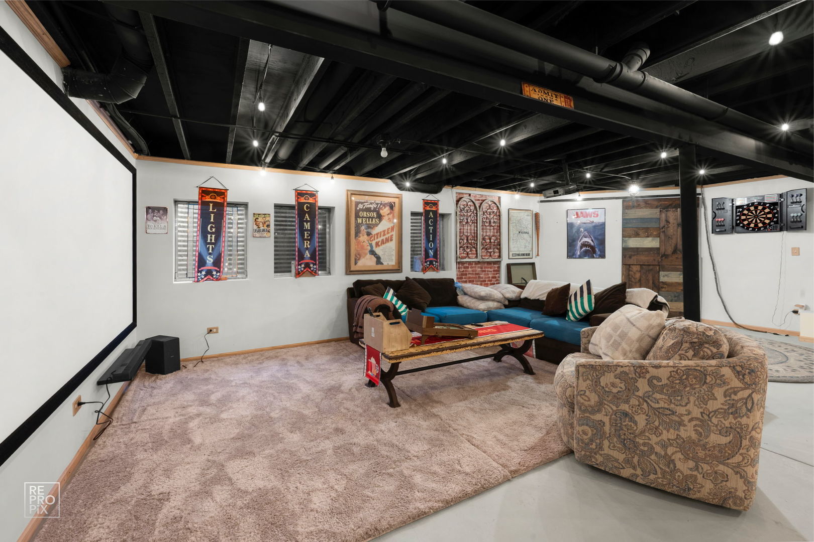 29 Bay Drive Itasca, IL 60143 - Photo 24 of 28 a outdoor space with patio furniture and a window