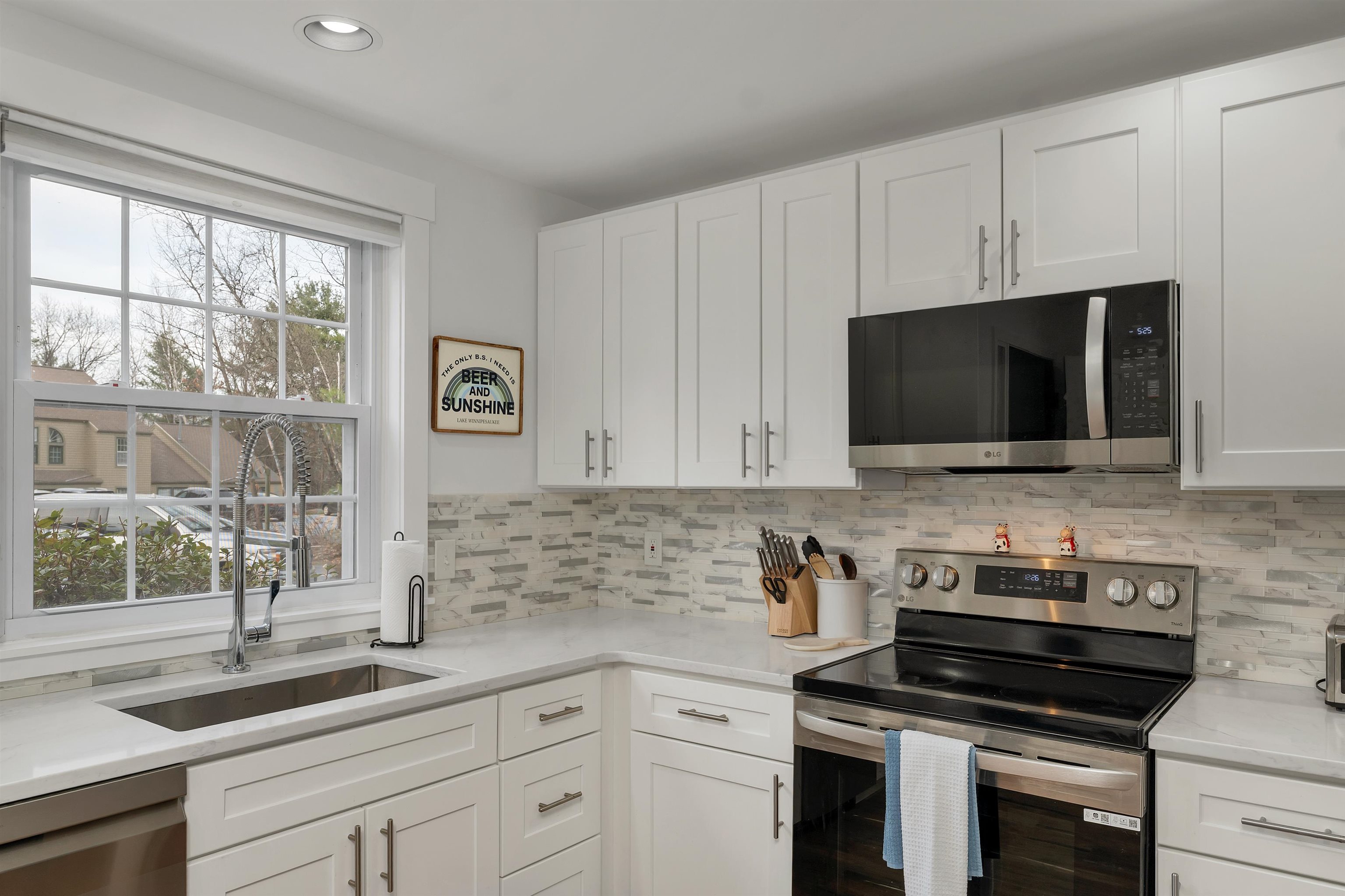 1465 Hooksett Road, Unit 303 Hooksett, NH 03106 - Photo 3 of 23