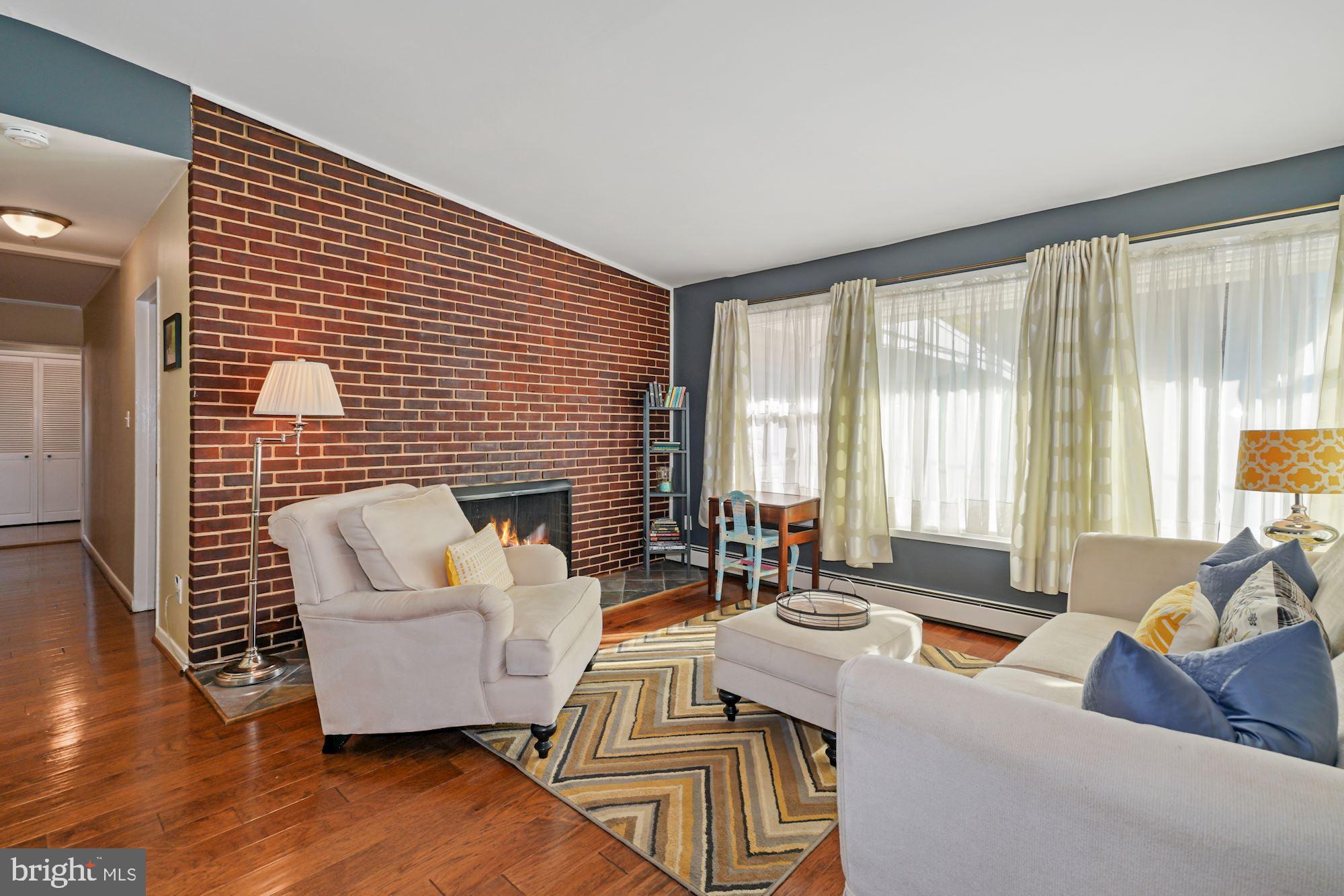 3139 Manor Road Falls Church, VA 22042 - Photo 5 of 31 Living Room