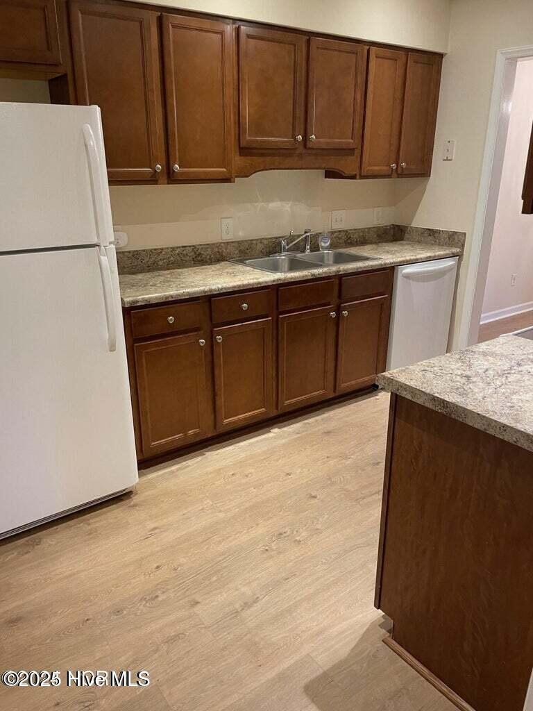 904 Persimmon Place Winterville, NC 28590 - Photo 5 of 13 Kitchen (2)