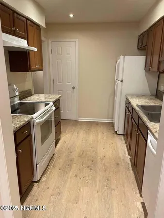 $1,400 | 904 Persimmon Place, Winterville, NC 28590