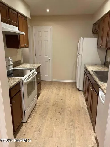 $1,400 | 904 Persimmon Place, Winterville, NC 28590