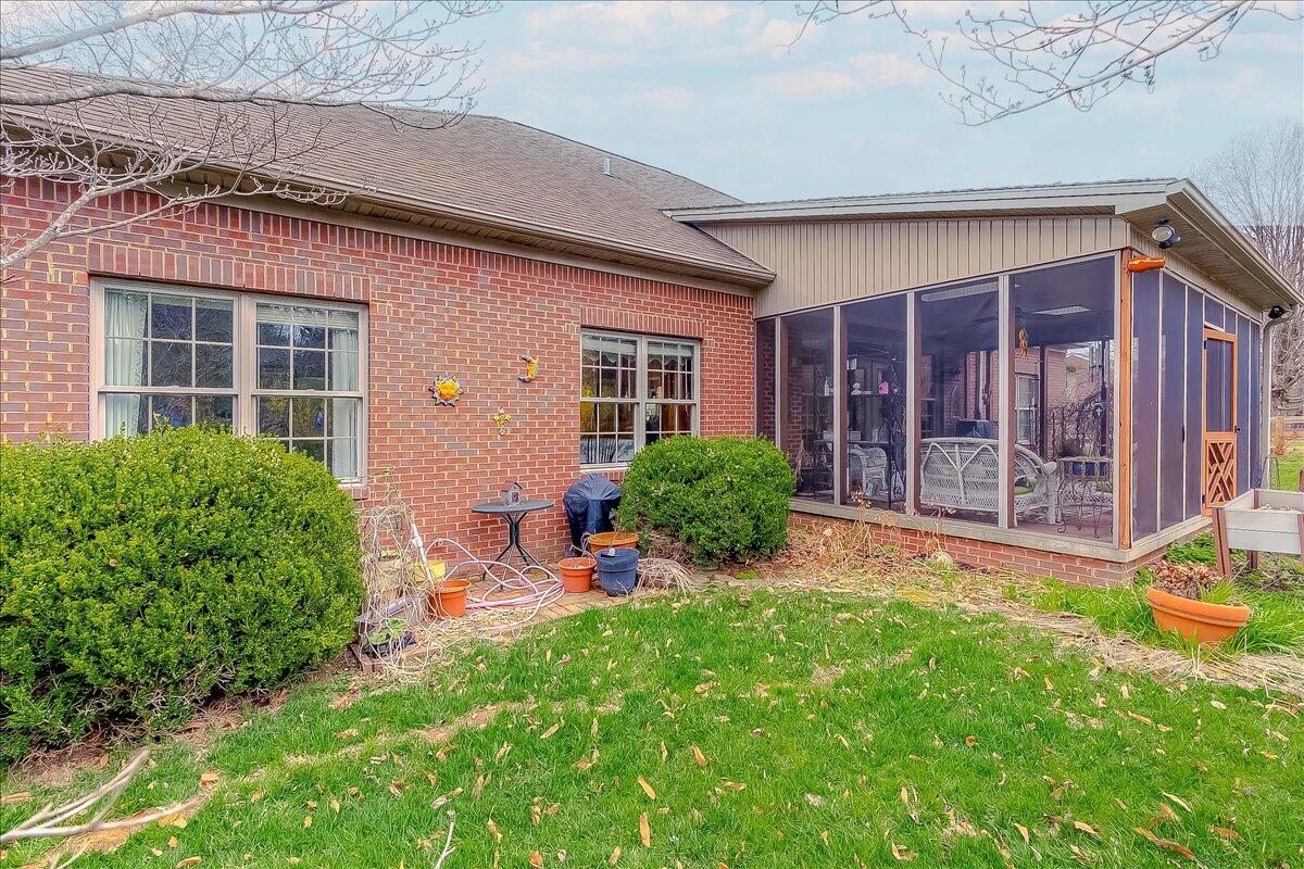 106 Thistle Road Frankfort, KY 40601 - Photo 38 of 41 38-3-2