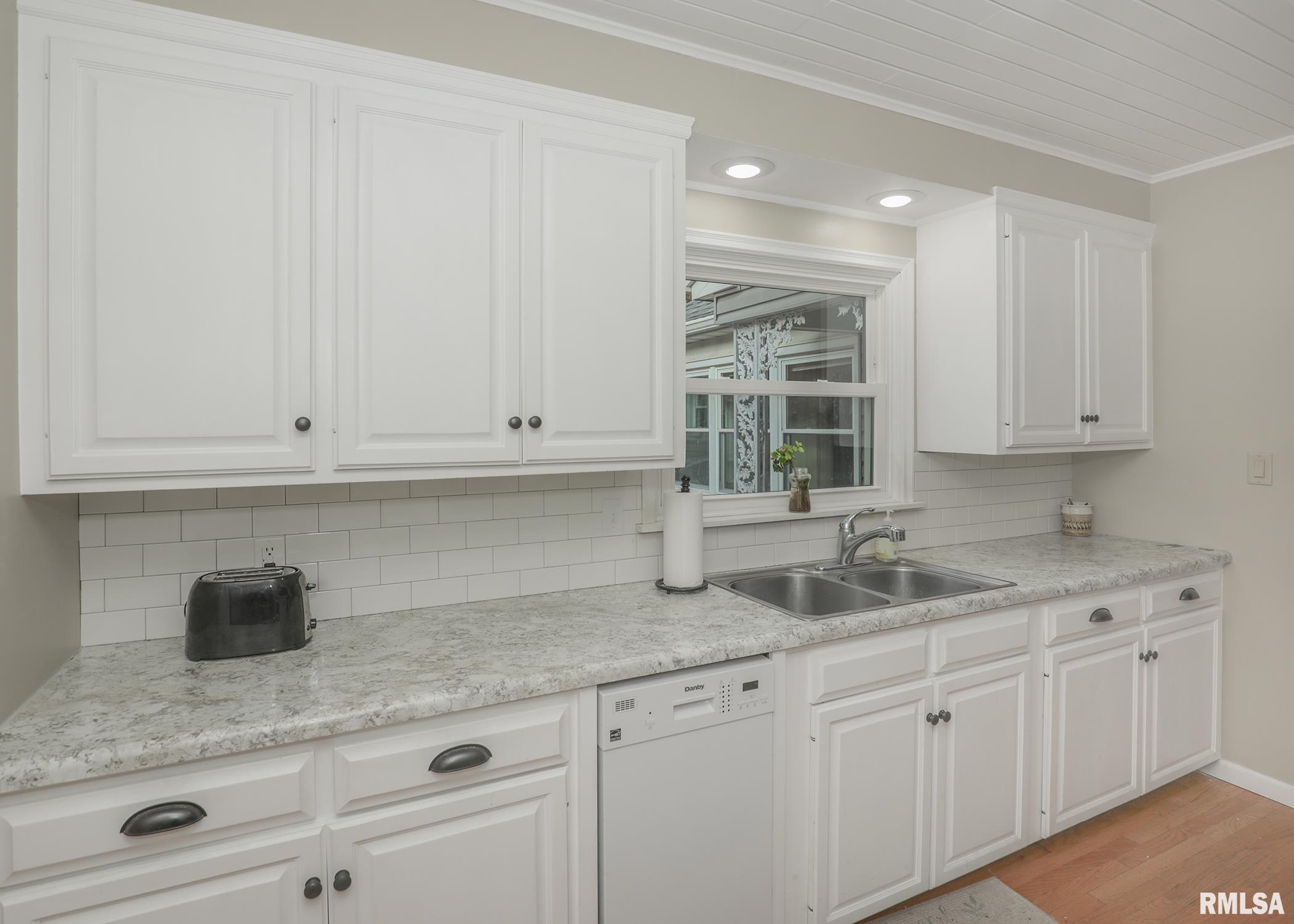 2420 Jersey Ridge Road Davenport, IA 52803 - Photo 9 of 36 Gallery Image 9