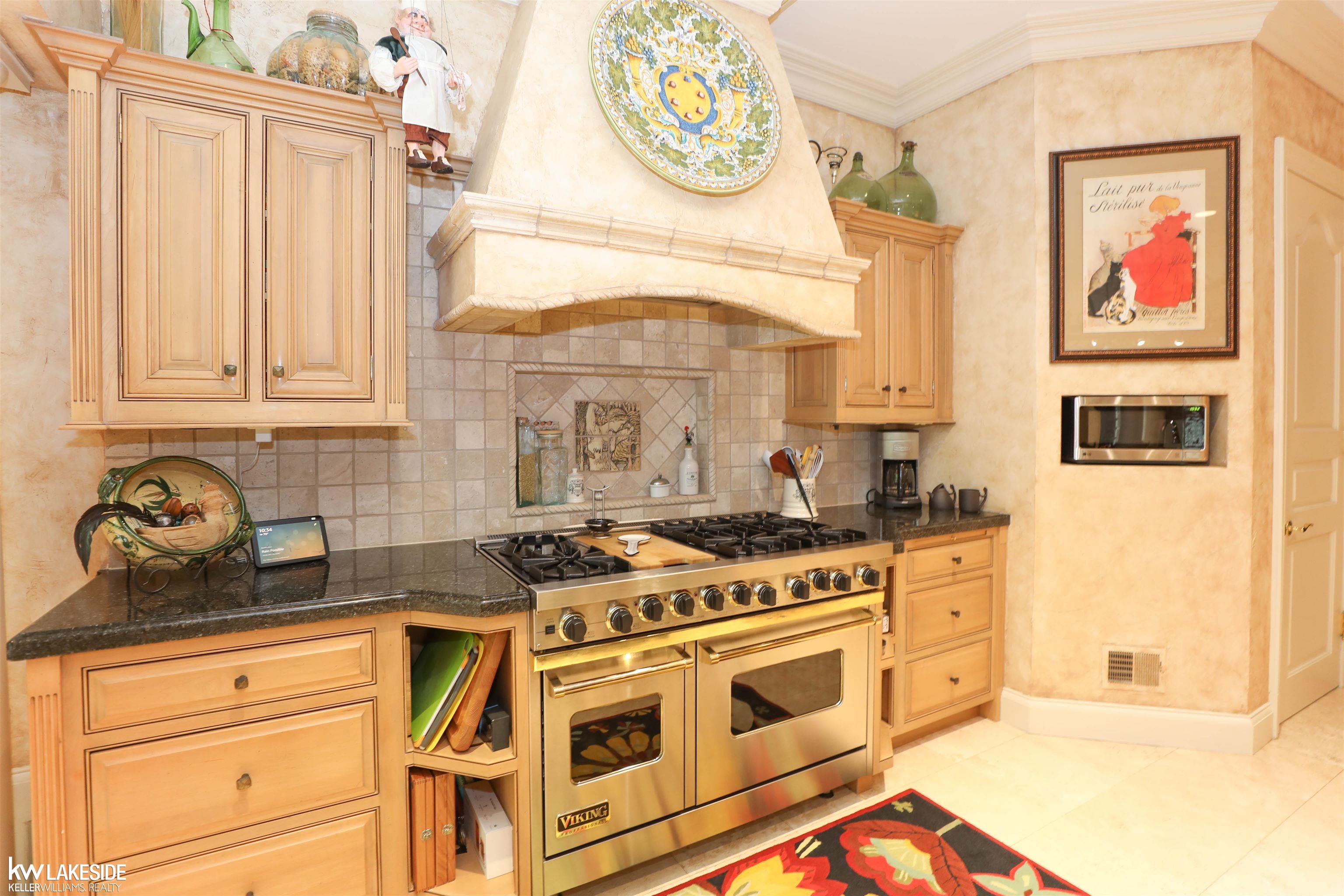 2000 Touraine Drive Rochester, MI 48306 - Photo 19 of 74 50129645-5412A8BB-F7F4-4DEC-B0F6-C321A23C01DD.JPG