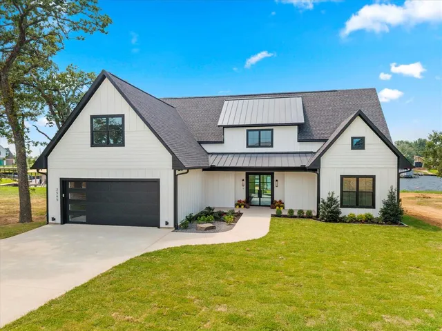 a view of a house with dining room and livingroom