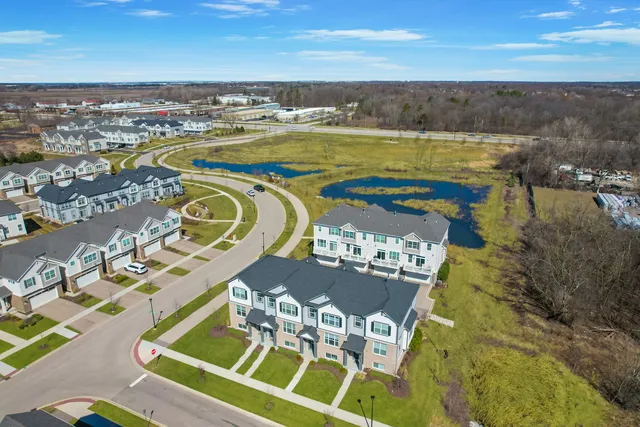 $443,900 | 30-w085 Brayman Court, Aurora, IL 60502
