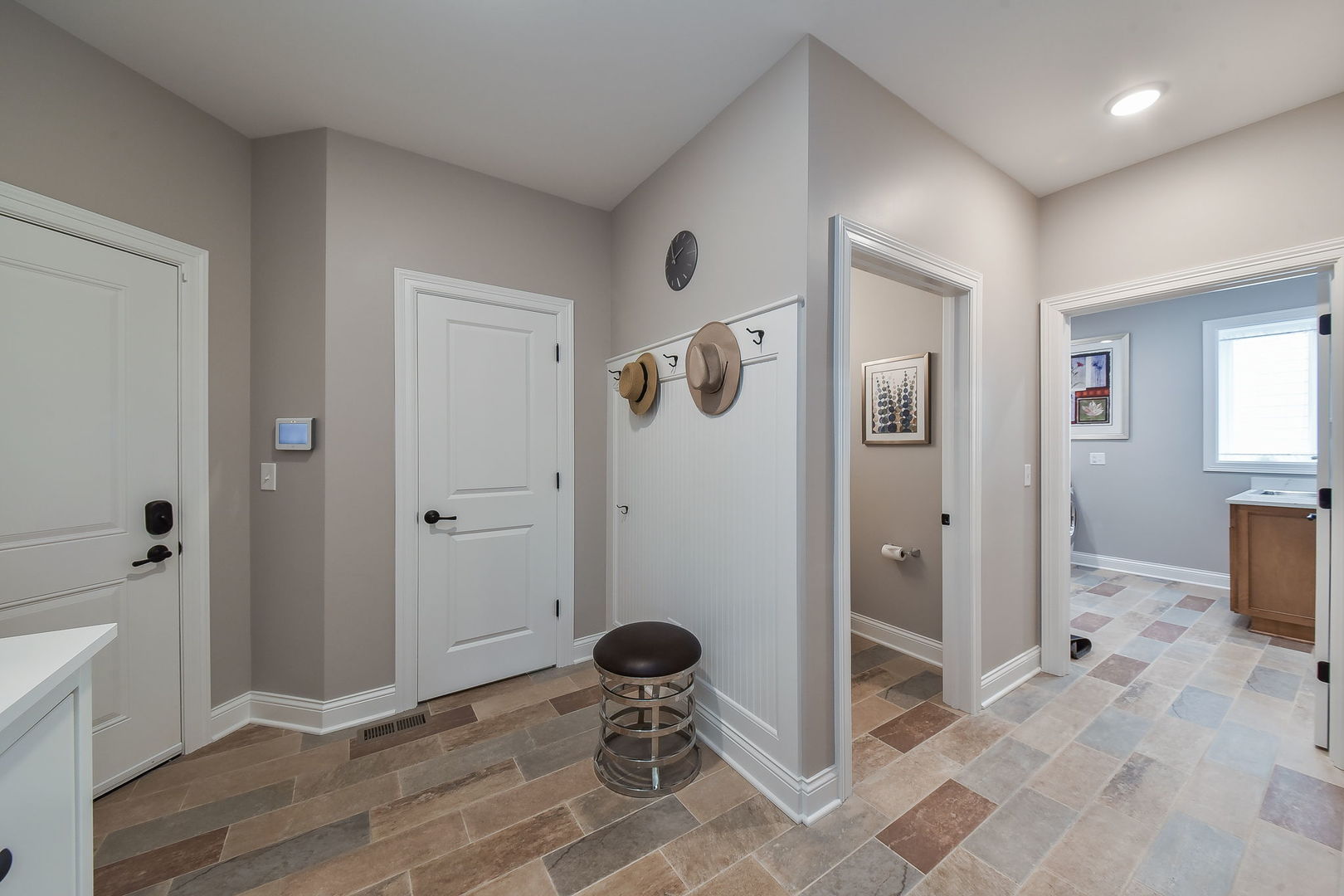 436 East Hillside Road Naperville, IL 60540 - Photo 20 of 59 a view of a livingroom with bathroom