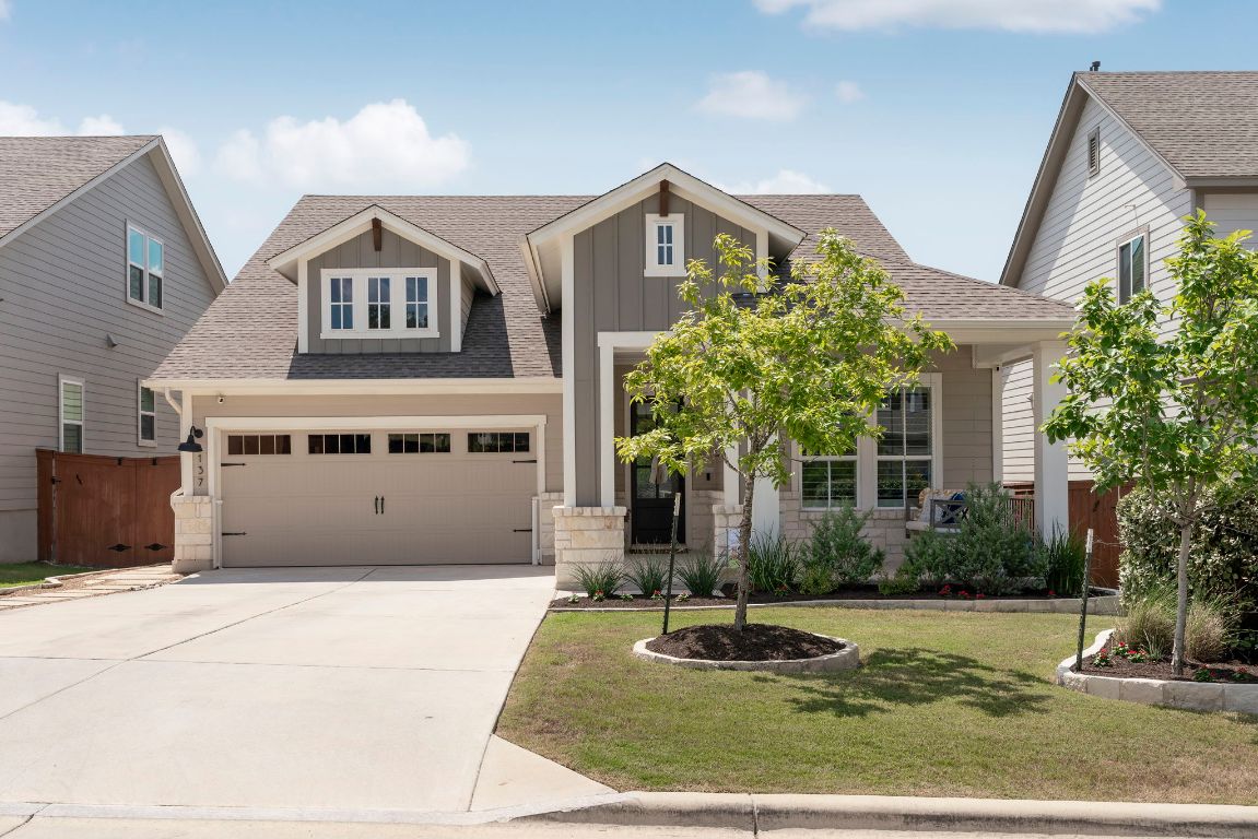 Welcome to Headwaters! This highly sought-after Kingsview floor plan by David Weekley features a gorgeous facade and warm curb appeal.