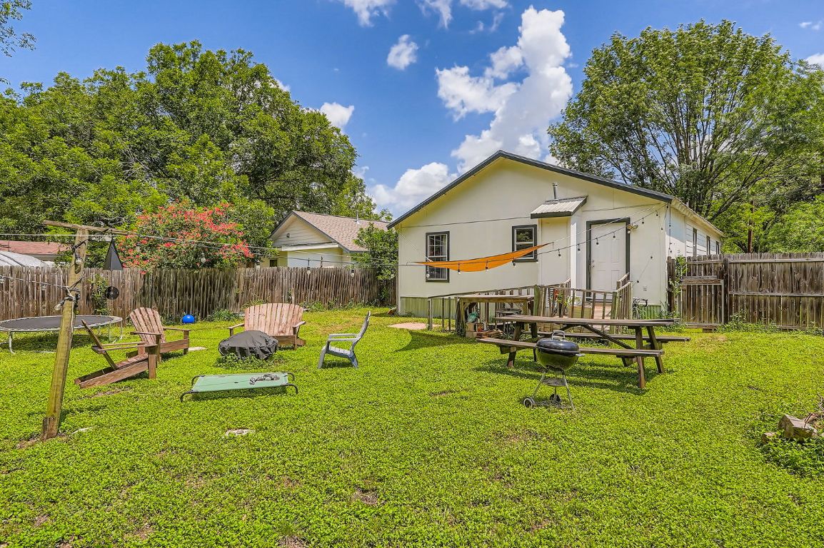 5605 Tura Lane Austin, TX 78721 - Photo 11 of 11 Back of house featuring a fenced backyard