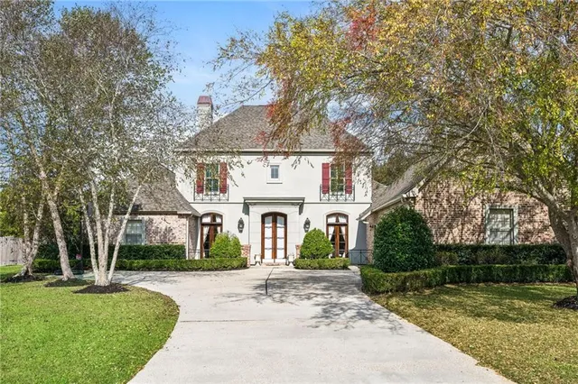 $695,000 | 340 Sandalwood Drive, Mandeville, LA 70448