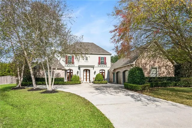 $695,000 | 340 Sandalwood Drive, Mandeville, LA 70448