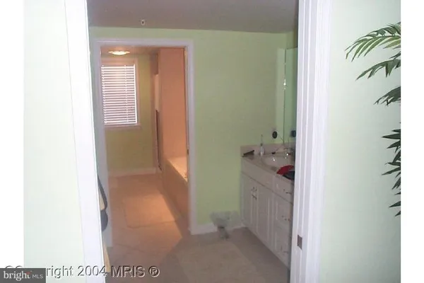 a en suite bathroom with a shower