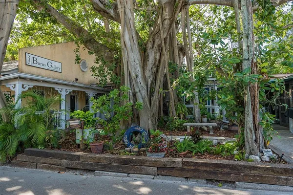 $7,000 | 635 South Orange Avenue, Unit 304, Sarasota, FL 34236