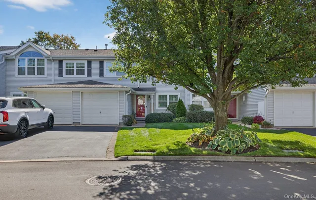 $650,000 | 21 Indian Trace, Kings Park, NY 11754