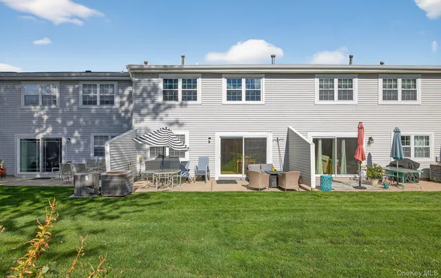 $650,000 | 21 Indian Trace, Kings Park, NY 11754