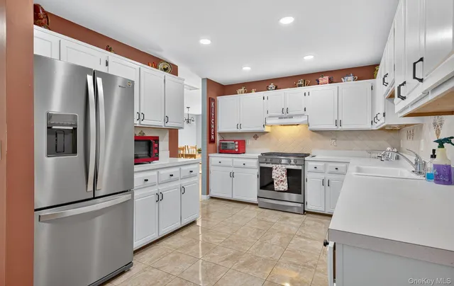 $650,000 | 21 Indian Trace, Kings Park, NY 11754