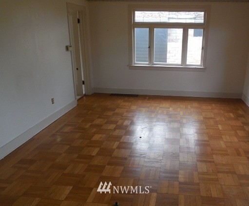 10017 Renton Avenue South Seattle, WA 98178 - Photo 9 of 11 Gallery Image 9
