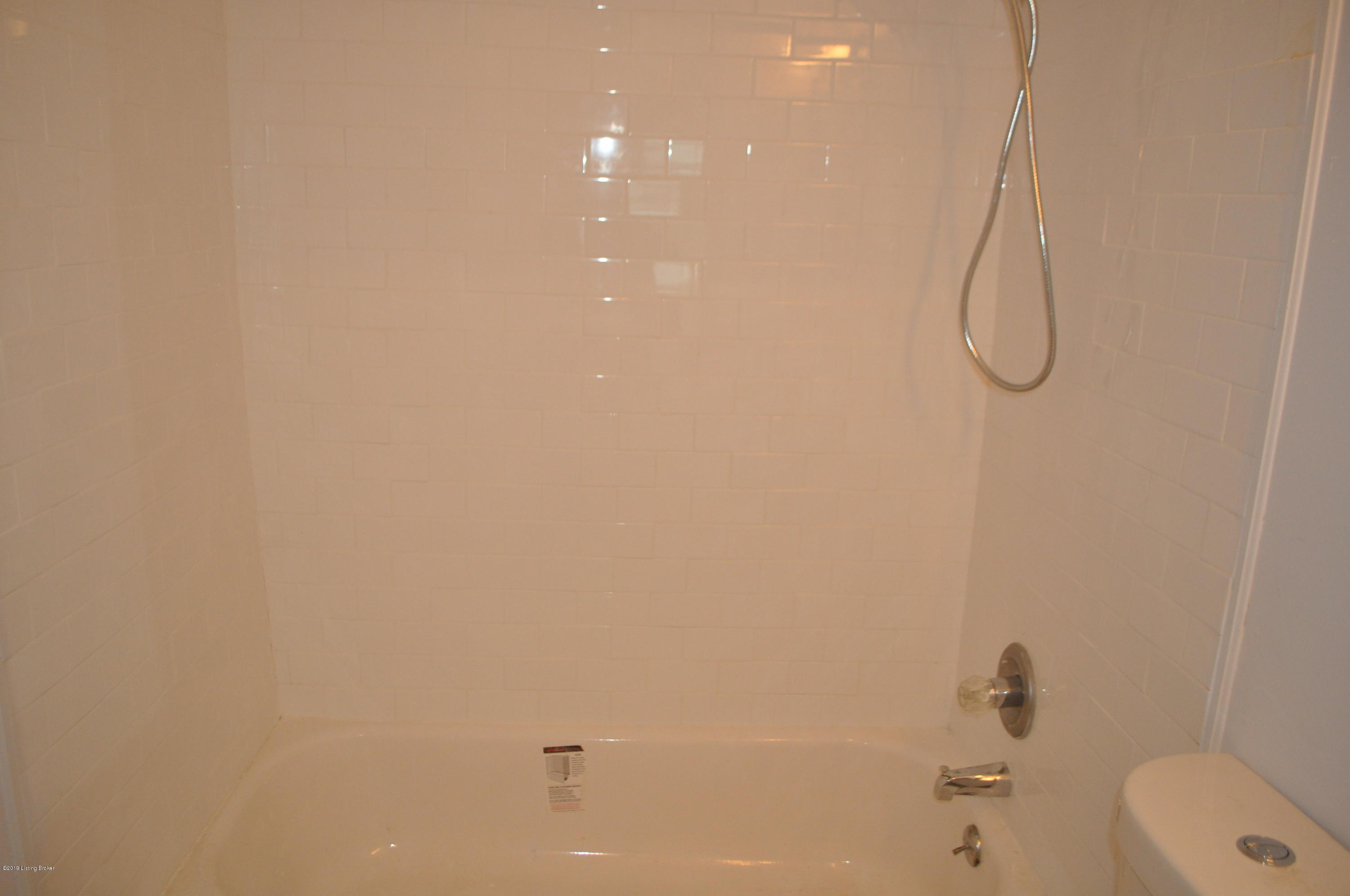 6904 Rutledge Road Louisville, KY 40258 - Photo 15 of 25 DSC_0256
