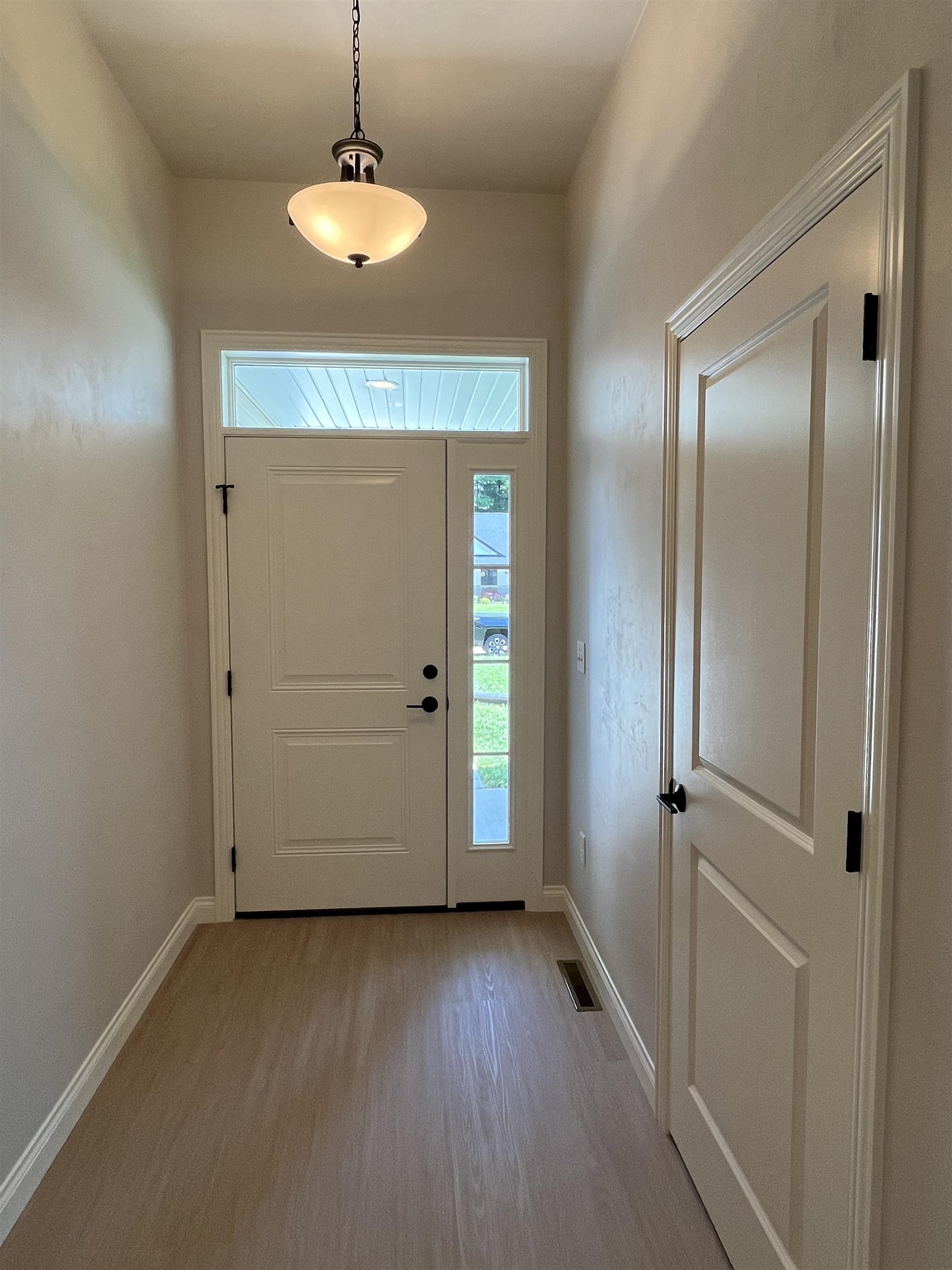 2103 Abbey Road New London, WI 54961 - Photo 7 of 23