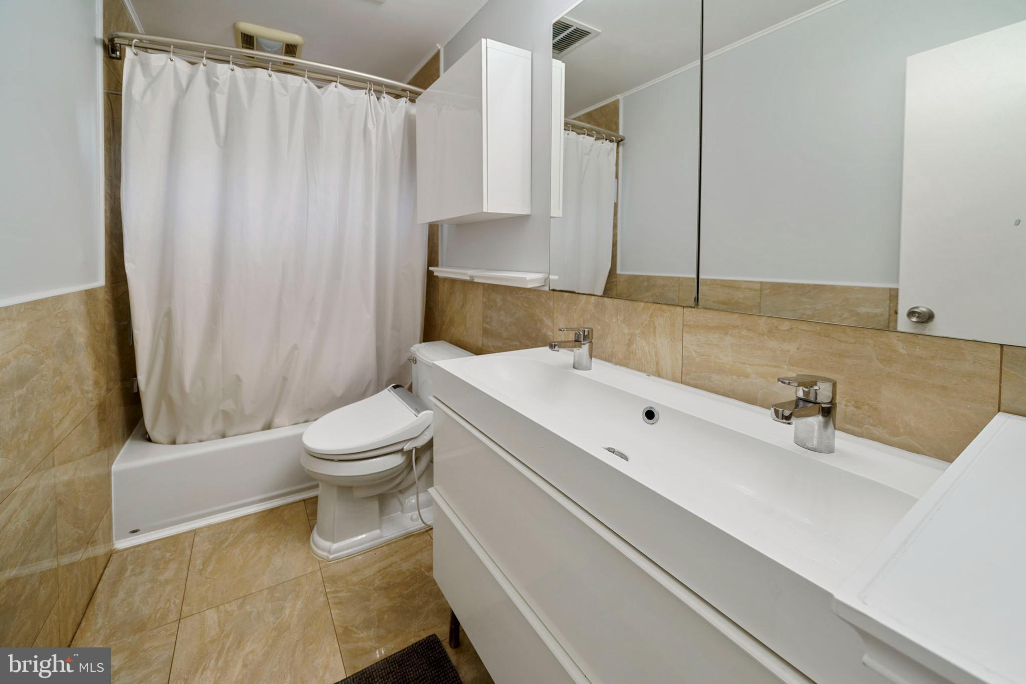 12001 Galena Road Rockville, MD 20852 - Photo 34 of 60 Upper floor bath 1