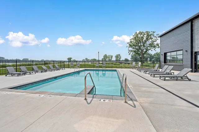 $629,900 | 433 Aldon Circle, Unit 303, Ashwaubenon, WI 54304