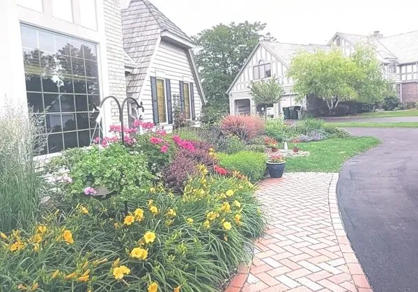 $900,000 | 702 West Haddonstone Place, Mequon, WI 53092