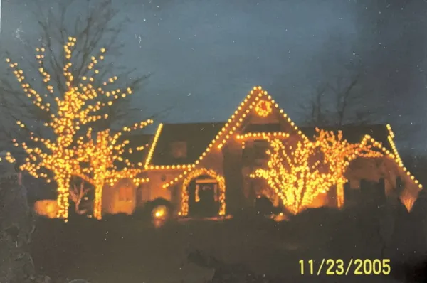 $900,000 | 702 West Haddonstone Place, Mequon, WI 53092