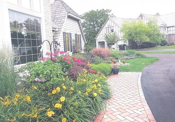 702 West Haddonstone Place Mequon, WI 53092 - Photo 20 of 49 Spring Time