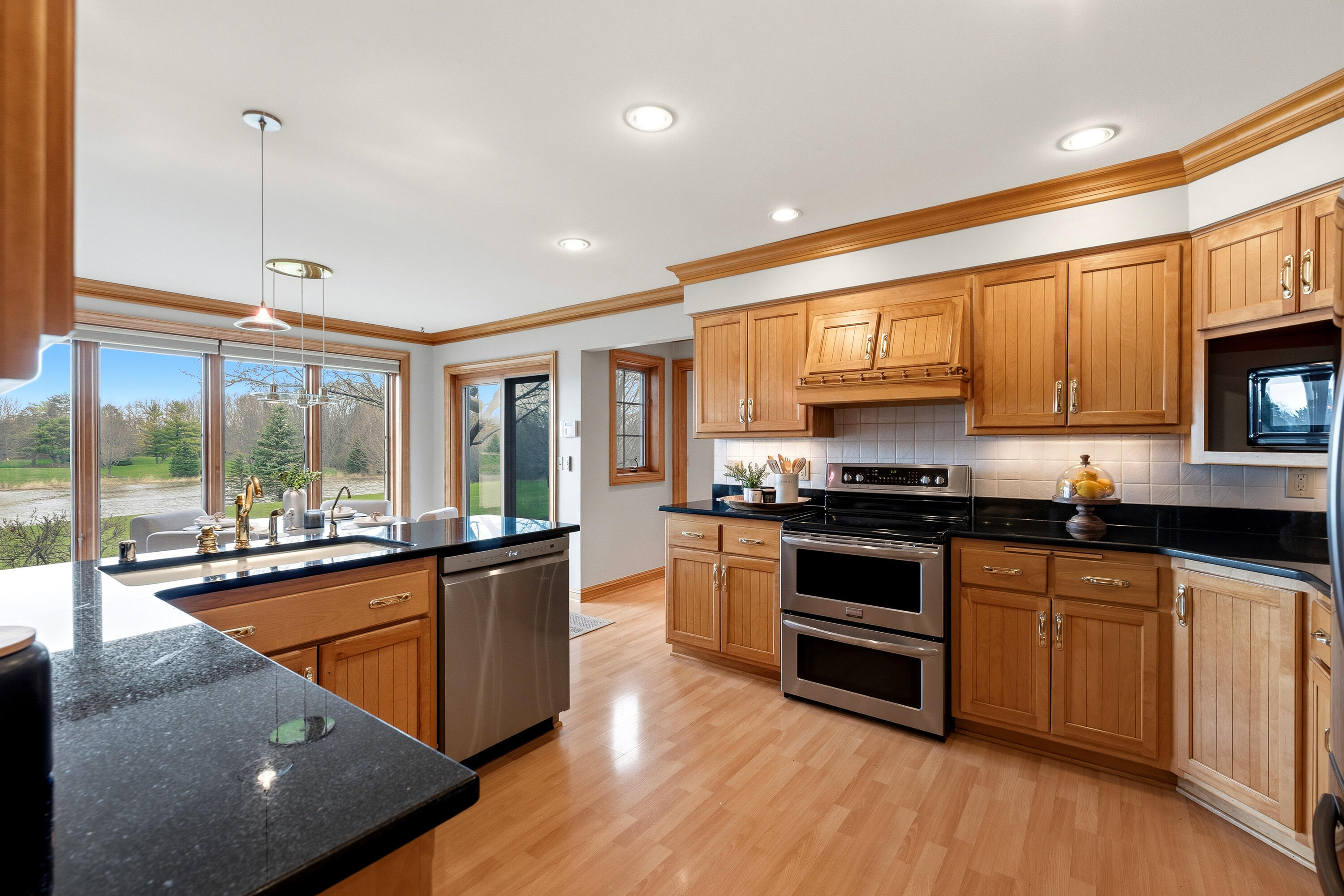 702 West Haddonstone Place Mequon, WI 53092 - Photo 26 of 49 Kitchen