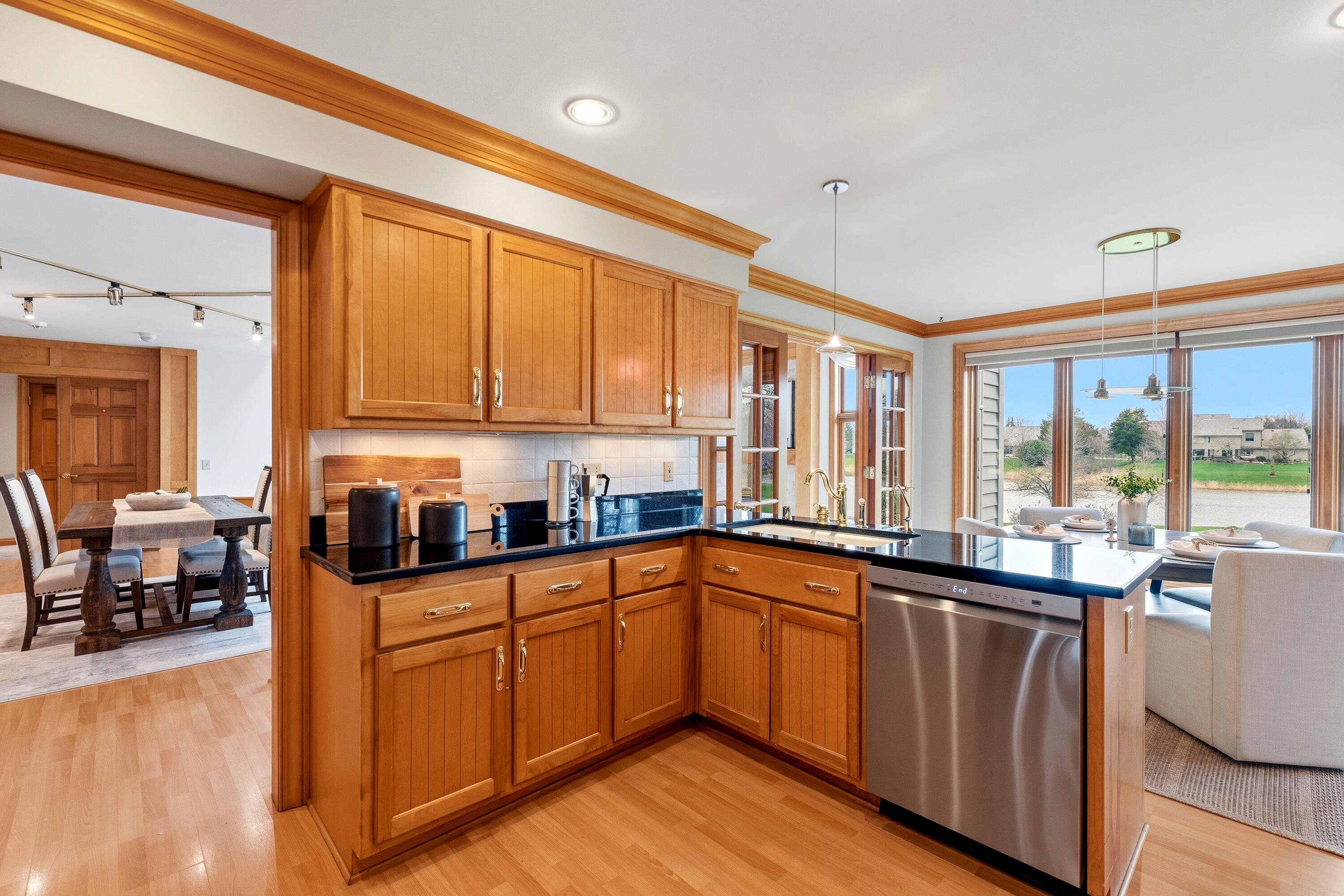 702 West Haddonstone Place Mequon, WI 53092 - Photo 27 of 49 Kitchen