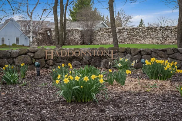 $900,000 | 702 West Haddonstone Place, Mequon, WI 53092