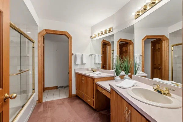 $900,000 | 702 West Haddonstone Place, Mequon, WI 53092