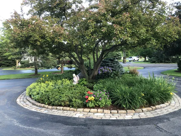 $900,000 | 702 West Haddonstone Place, Mequon, WI 53092