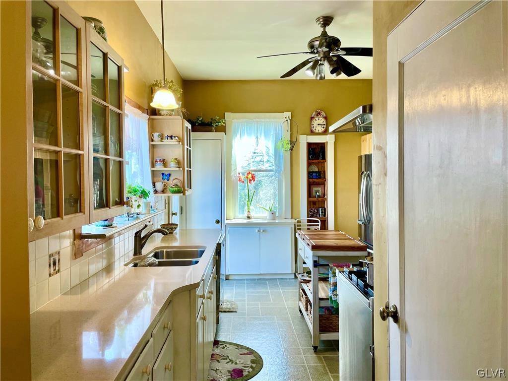 2030 Park Road Easton, PA 18045 - Photo 11 of 40 a view of a living room and bathroom