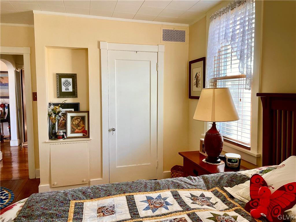 2030 Park Road Easton, PA 18045 - Photo 24 of 40 a bedroom with bed and a window