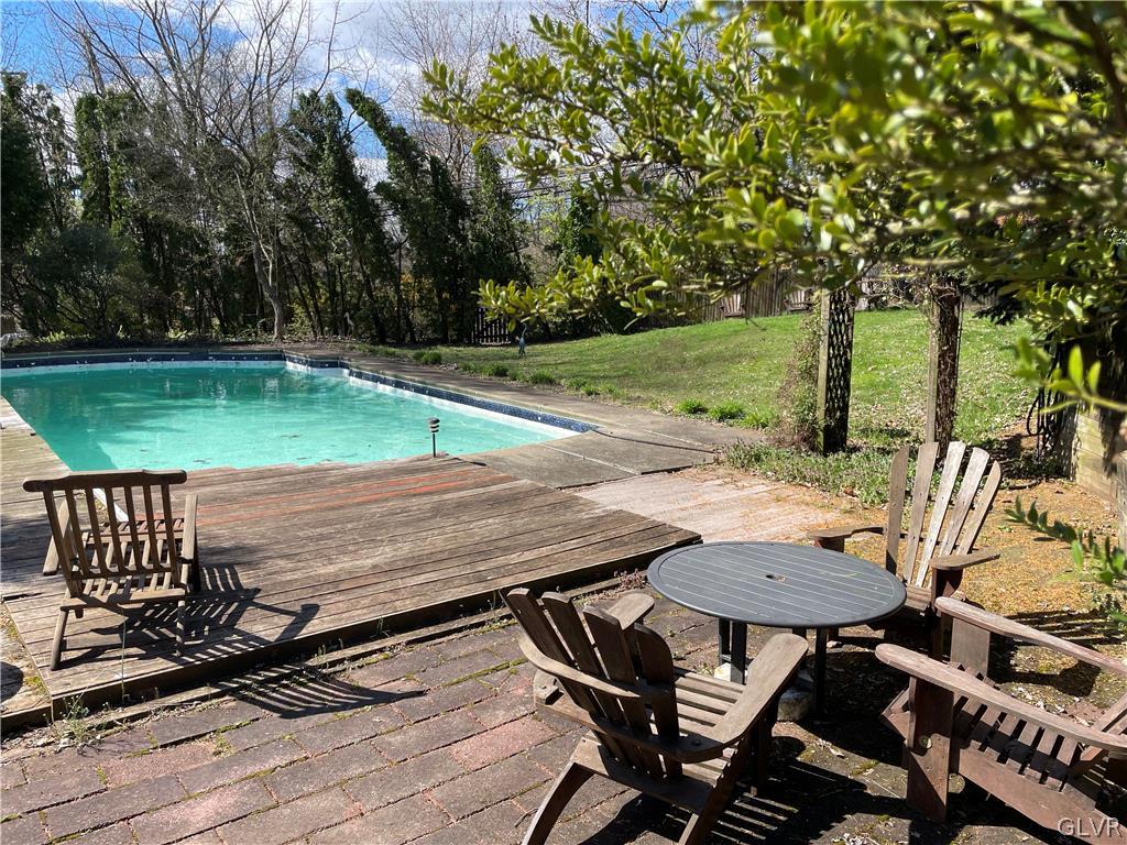 2030 Park Road Easton, PA 18045 - Photo 40 of 40 a view of a backyard with sitting area