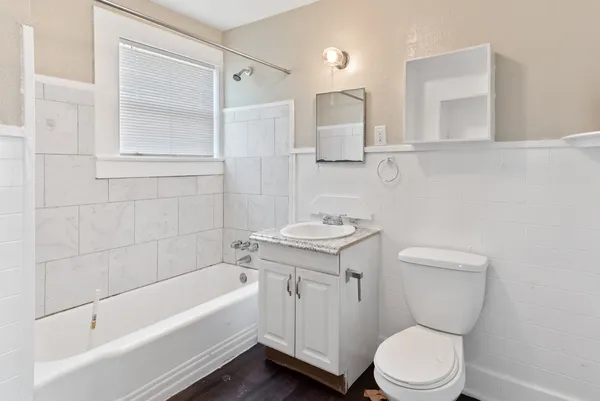 $1,475 | 4324 Avenue H, Galveston, TX 77550