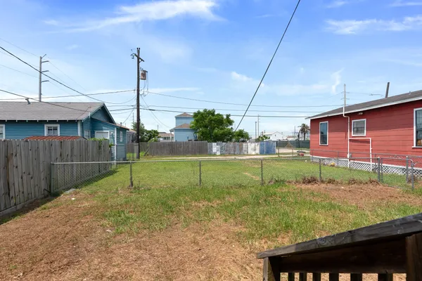 $1,475 | 4324 Avenue H, Galveston, TX 77550